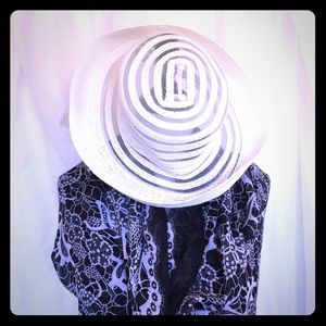 🔴 5/15 Cute White Summer Hat